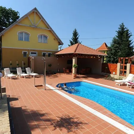 Bed & Breakfast Tolgyfa Panzio Miskolc