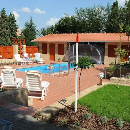 Bed & Breakfast Tolgyfa Panzio