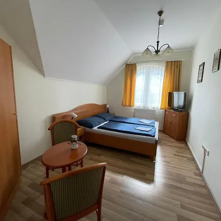 Tolgyfa Panzio *