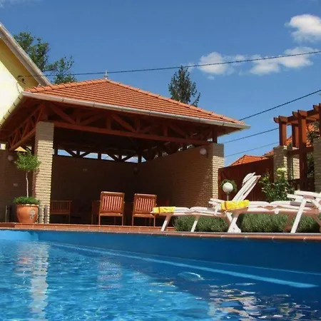 Tolgyfa Panzio Bed & Breakfast