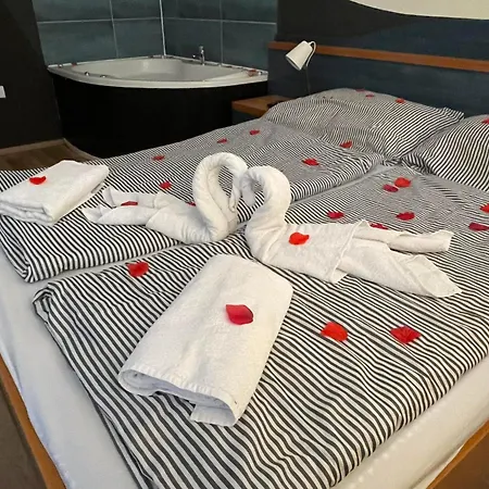 Bed & Breakfast Tolgyfa Panzio *