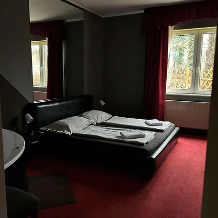 Toelgyfa Panzio 3* 米什科尔茨