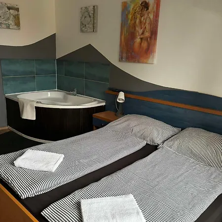 Bed & Breakfast Tolgyfa Panzio